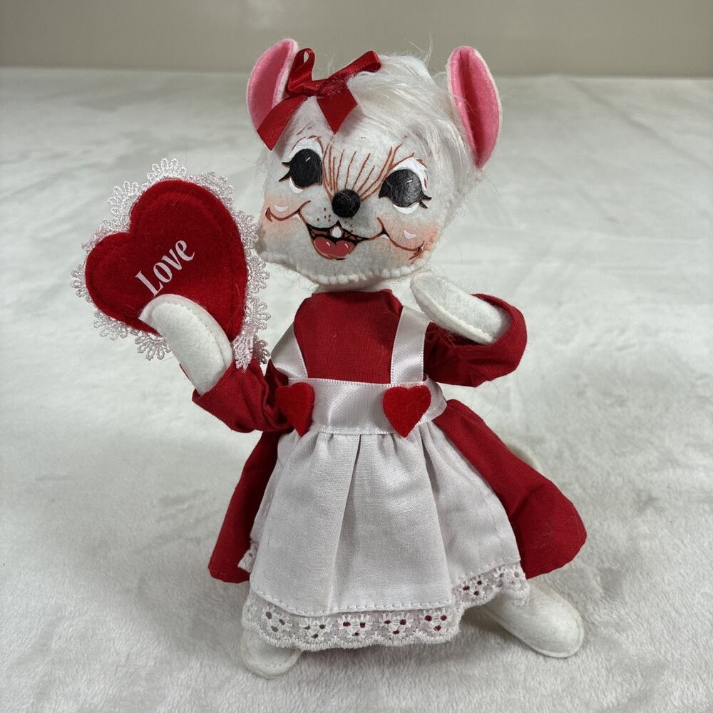Annalee 8in Valentine Girl Mouse Item #100416 - 2016 Benefits Charity
